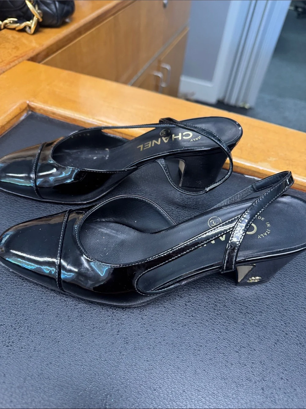 CHANEL sleek slingback
